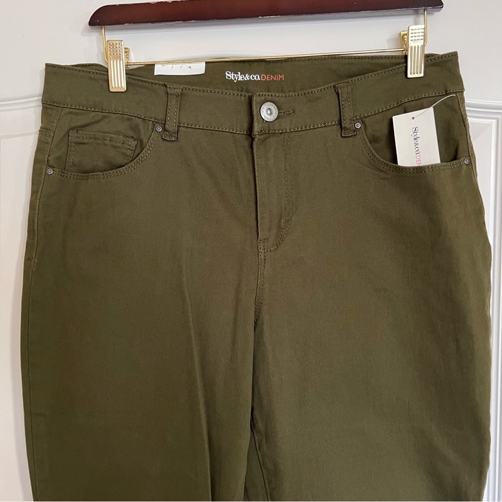 Style & Co Women’s Green Curvy Skinny Jean (Mid-Rise, Size 12)
